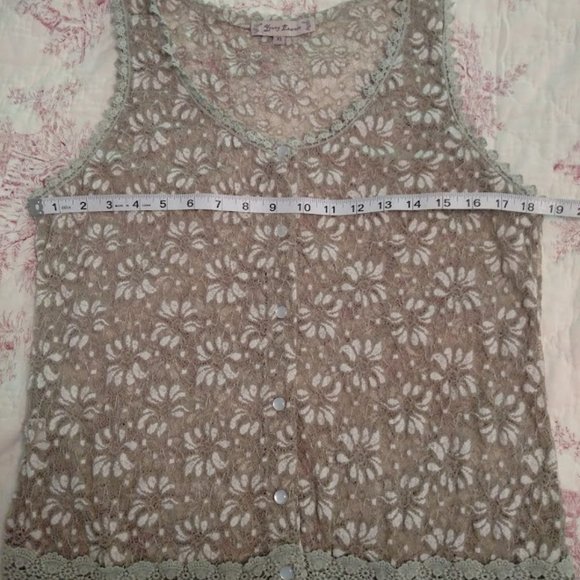 Young Essence Lace Button Up Sleeveless Top - Picture 7 of 8